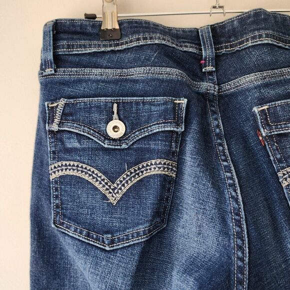 Levi's Curvy Boot Cut Jeans | Women's 8 | Dark Wash Flap Button Pockets - Picture 4 of 7